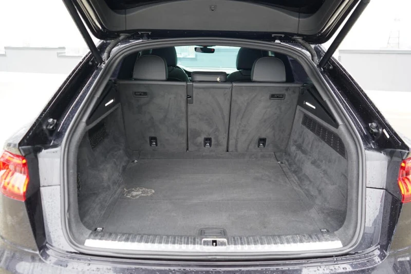 Audi Q8 TECHNIK* MATRIX* DISTRONIK* B&O* HEAD-UP* ОБДУХ* P, снимка 17 - Автомобили и джипове - 52474632