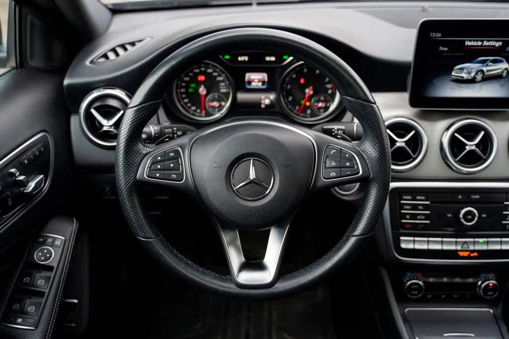 Mercedes-Benz GLA 250 4MATIC* АвтоКредит* (ЦЕНА ДО БГ), снимка 16 - Автомобили и джипове - 53934441