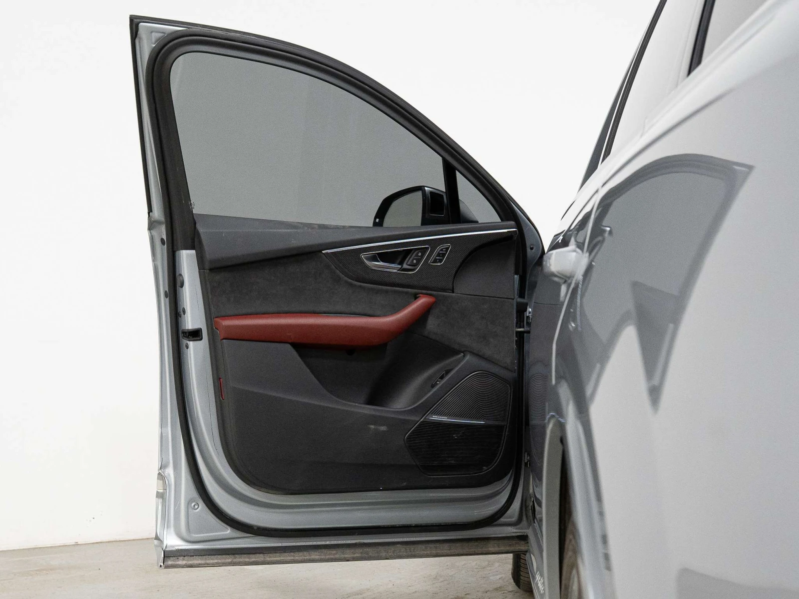 Audi SQ7 ПАНО / ЛИЗИНГ / ЦЕНА до БГ, снимка 7 - Автомобили и джипове - 55397285