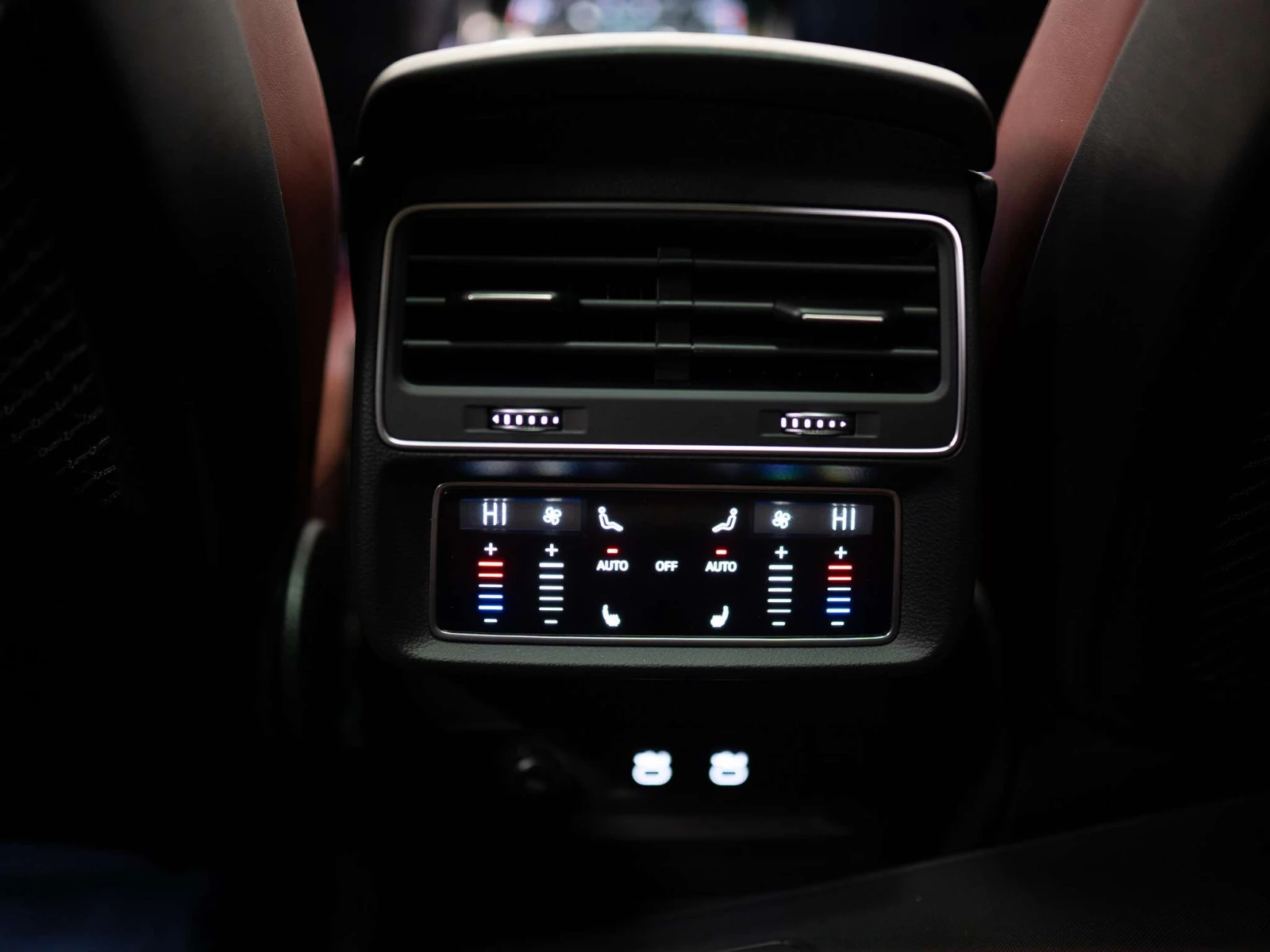 Audi SQ7 ПАНО / ЛИЗИНГ / ЦЕНА до БГ, снимка 17 - Автомобили и джипове - 55397285