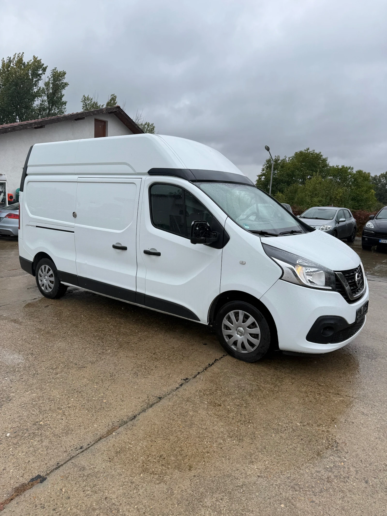 Nissan NV300 Бус - изображение 2