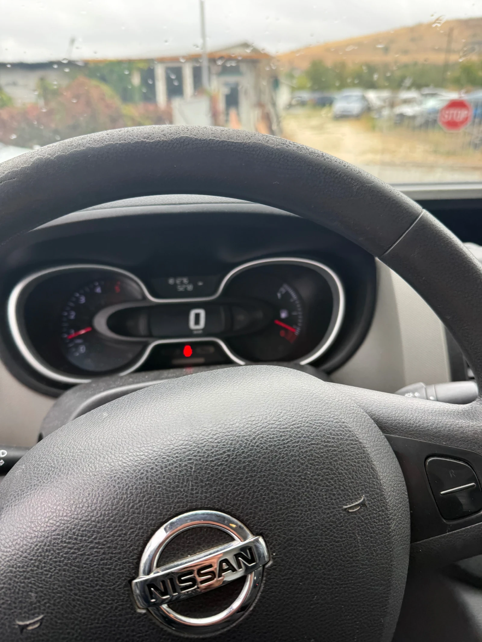 Nissan NV300 Бус - изображение 6