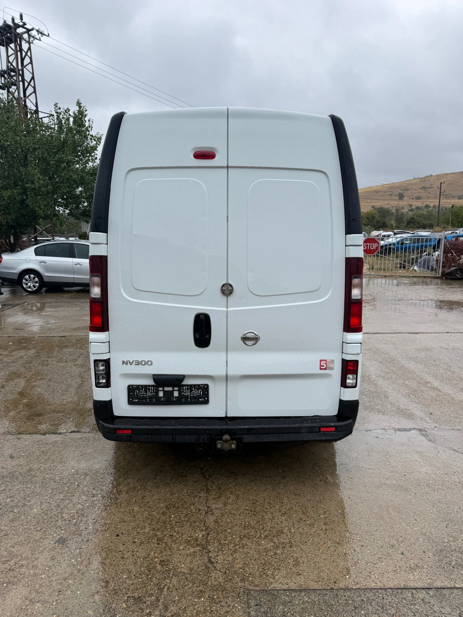 Nissan NV300 Бус - изображение 4