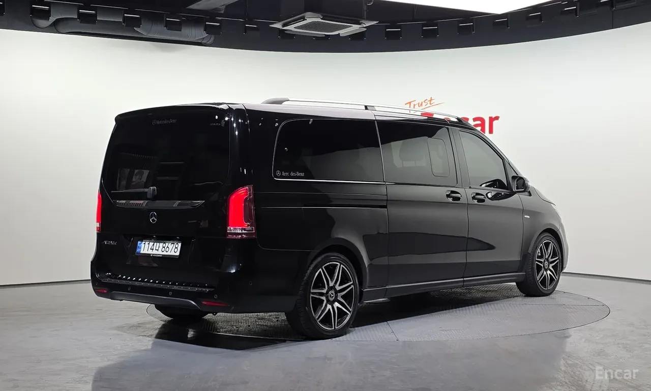 Mercedes-Benz V AMG Line* Burmester* , снимка 2 - Бусове и автобуси - 56233275