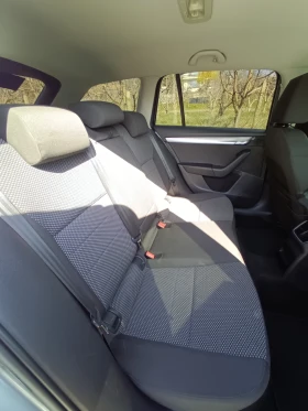 Skoda Octavia 1.6TDI DSG/NAVI/2ключа/хамелеон , снимка 8