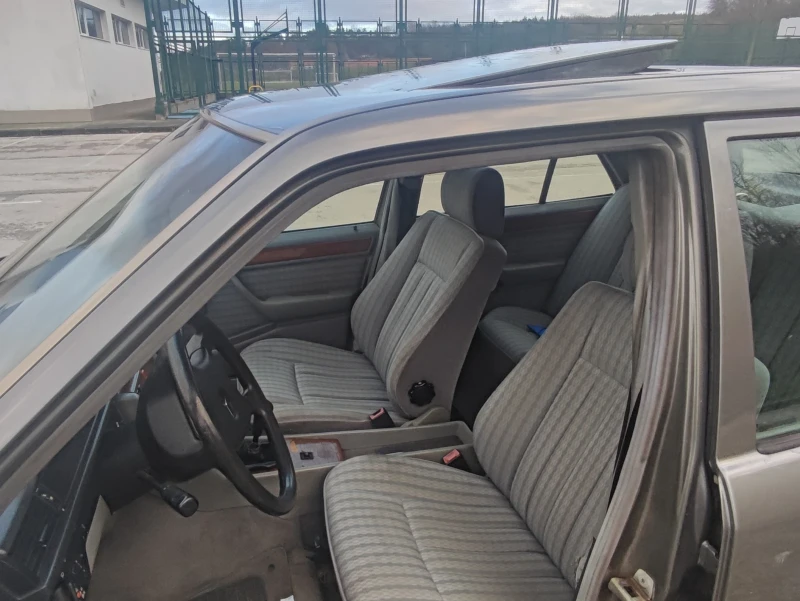 Mercedes-Benz 124 200D, снимка 13 - Автомобили и джипове - 48345542