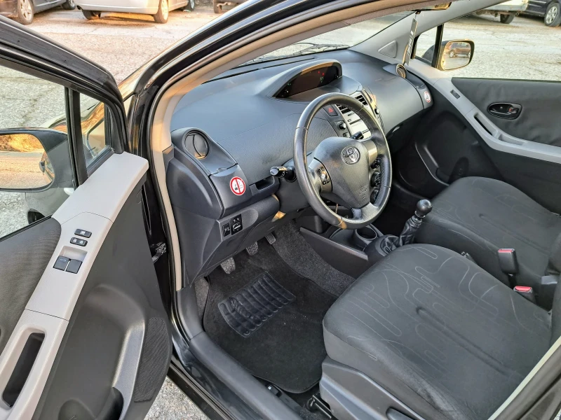 Toyota Yaris 1.3.101, снимка 14 - Автомобили и джипове - 48536837