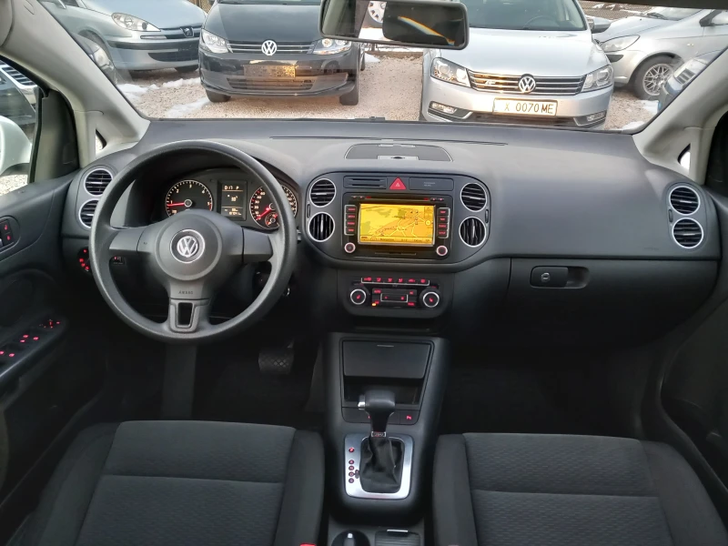 VW Golf Plus 1.6TDI Автоматик Navi, снимка 9 - Автомобили и джипове - 48720720