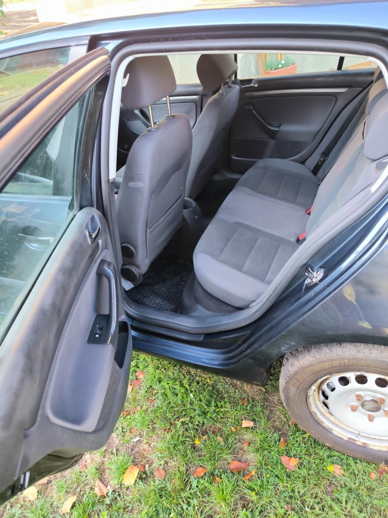VW Golf 5, снимка 7 - Автомобили и джипове - 52082583