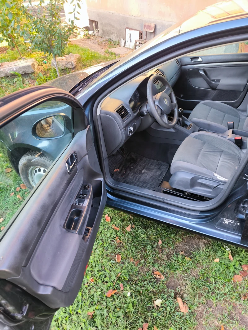 VW Golf 5, снимка 8 - Автомобили и джипове - 52082583