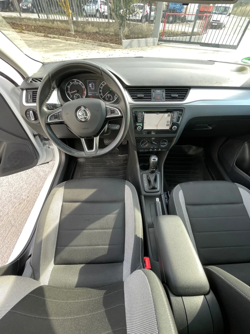 Skoda Rapid 1.4i-122к.с., снимка 16 - Автомобили и джипове - 51890502