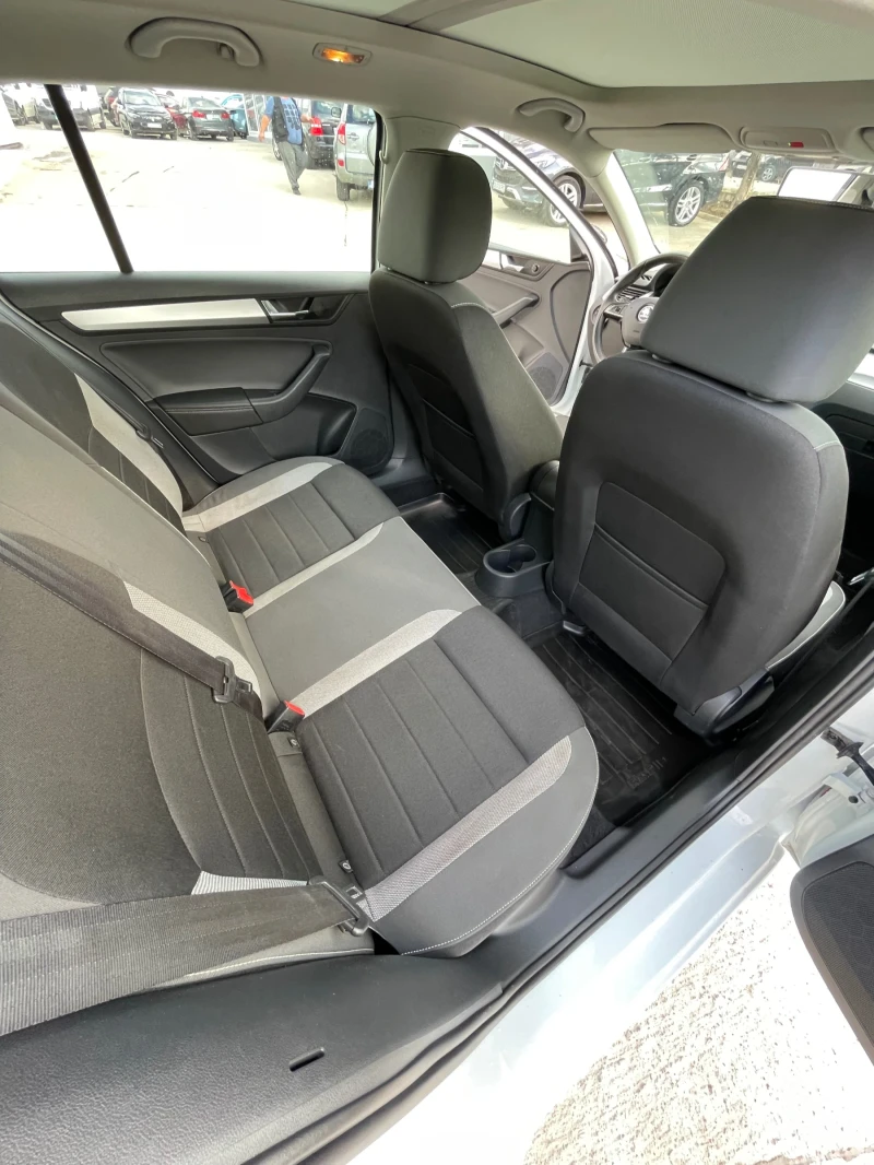 Skoda Rapid 1.4i-122к.с., снимка 12 - Автомобили и джипове - 51890502