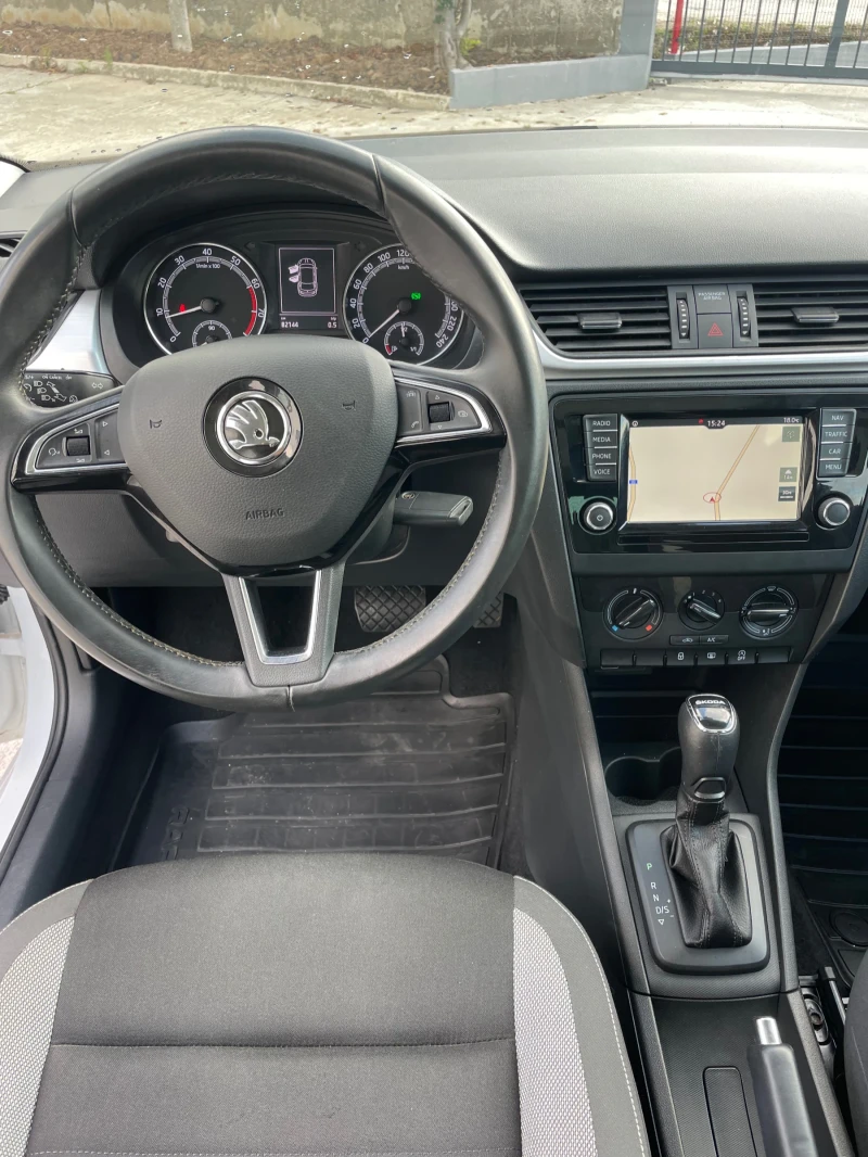 Skoda Rapid 1.4i-122к.с., снимка 8 - Автомобили и джипове - 51890502