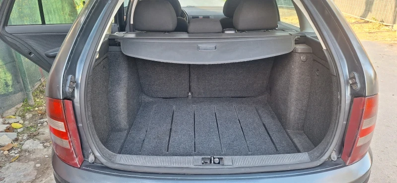 Skoda Fabia, снимка 10 - Автомобили и джипове - 52121254