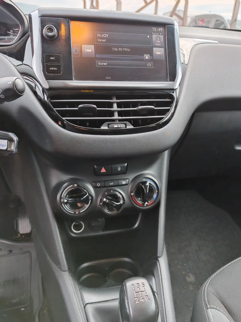 Peugeot 208, снимка 5 - Автомобили и джипове - 53153877