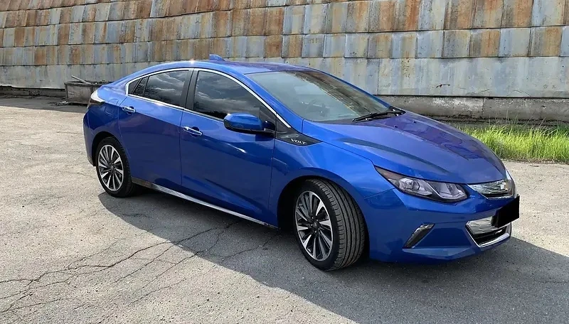 Chevrolet Volt 2 second generation - изображение 2