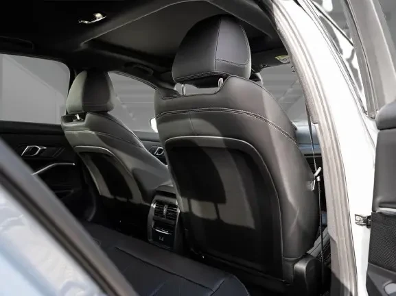 BMW 320 i xDrive = M-Sport = Гаранция, снимка 12 - Автомобили и джипове - 53824057