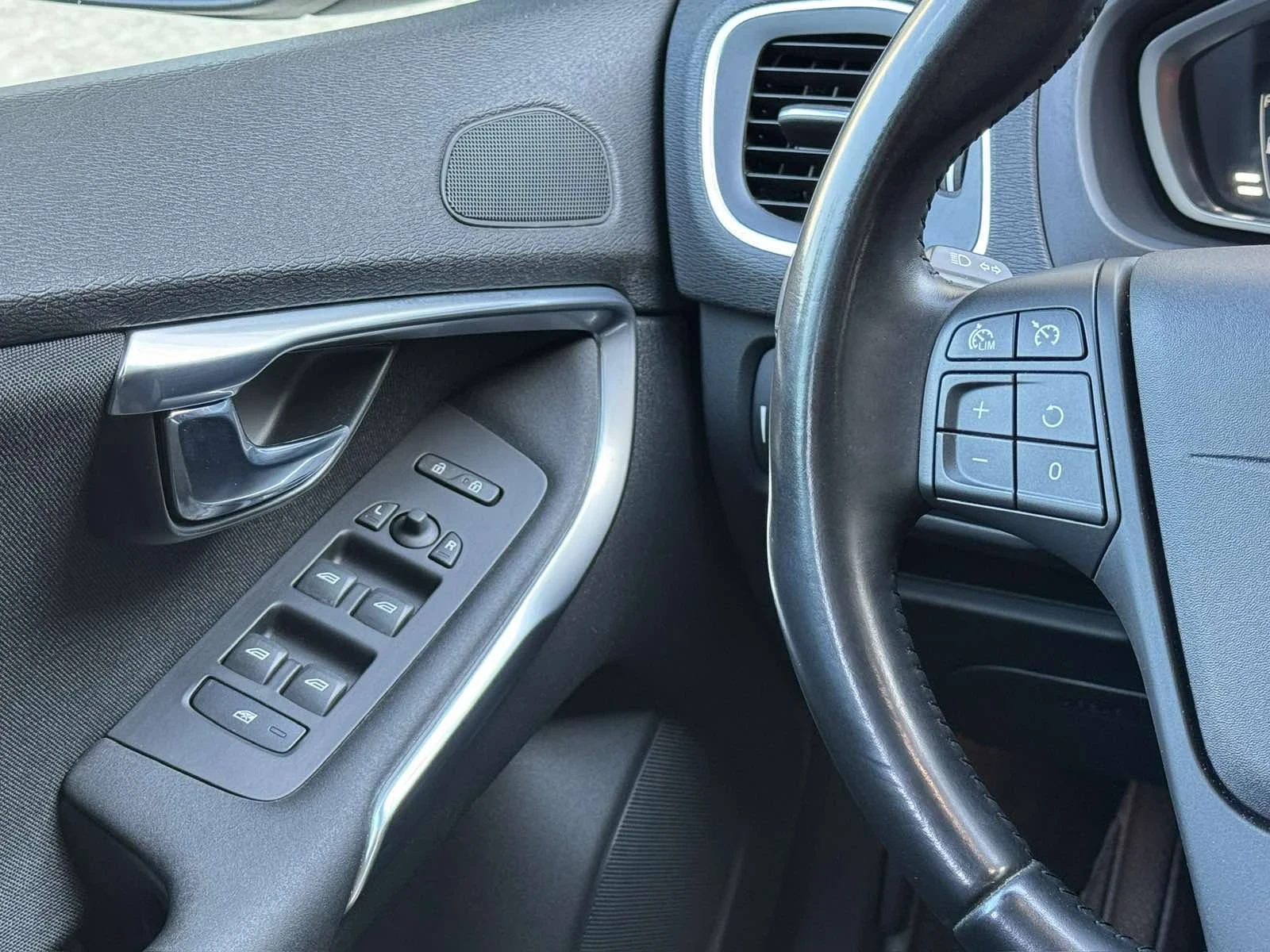 Volvo V40 D2, 115cv, EURO 5B - изображение 10