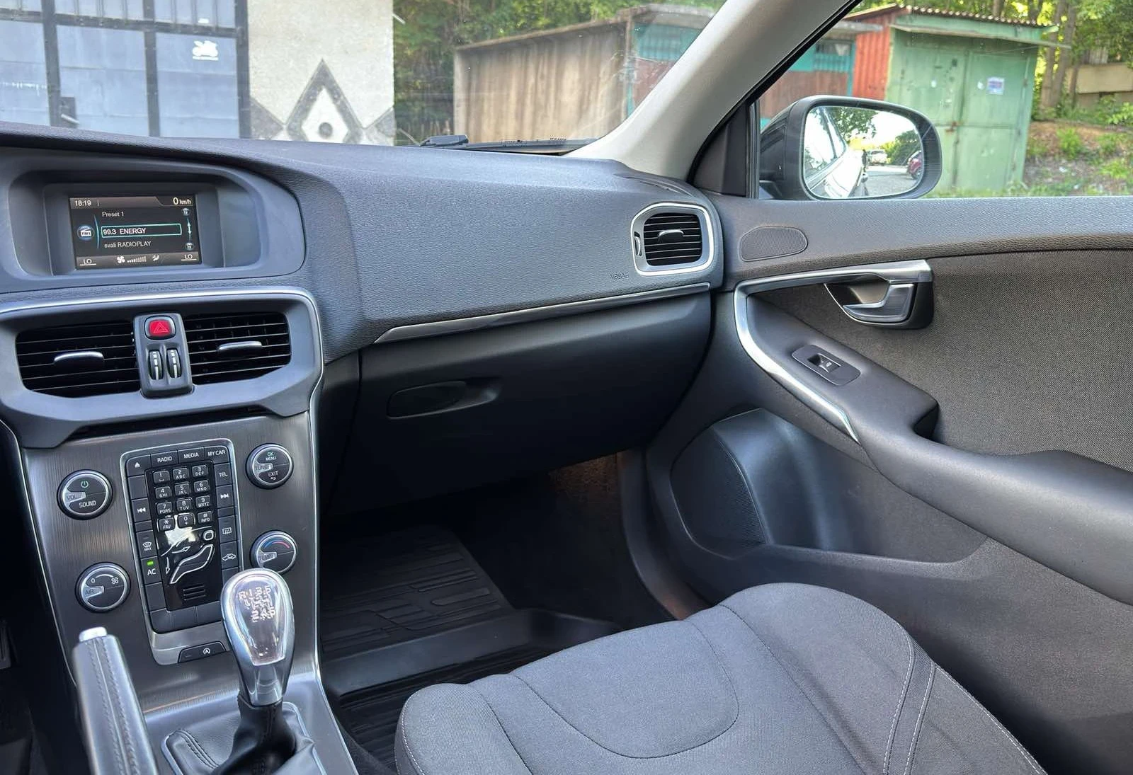 Volvo V40 D2, 115cv, EURO 5B - изображение 8