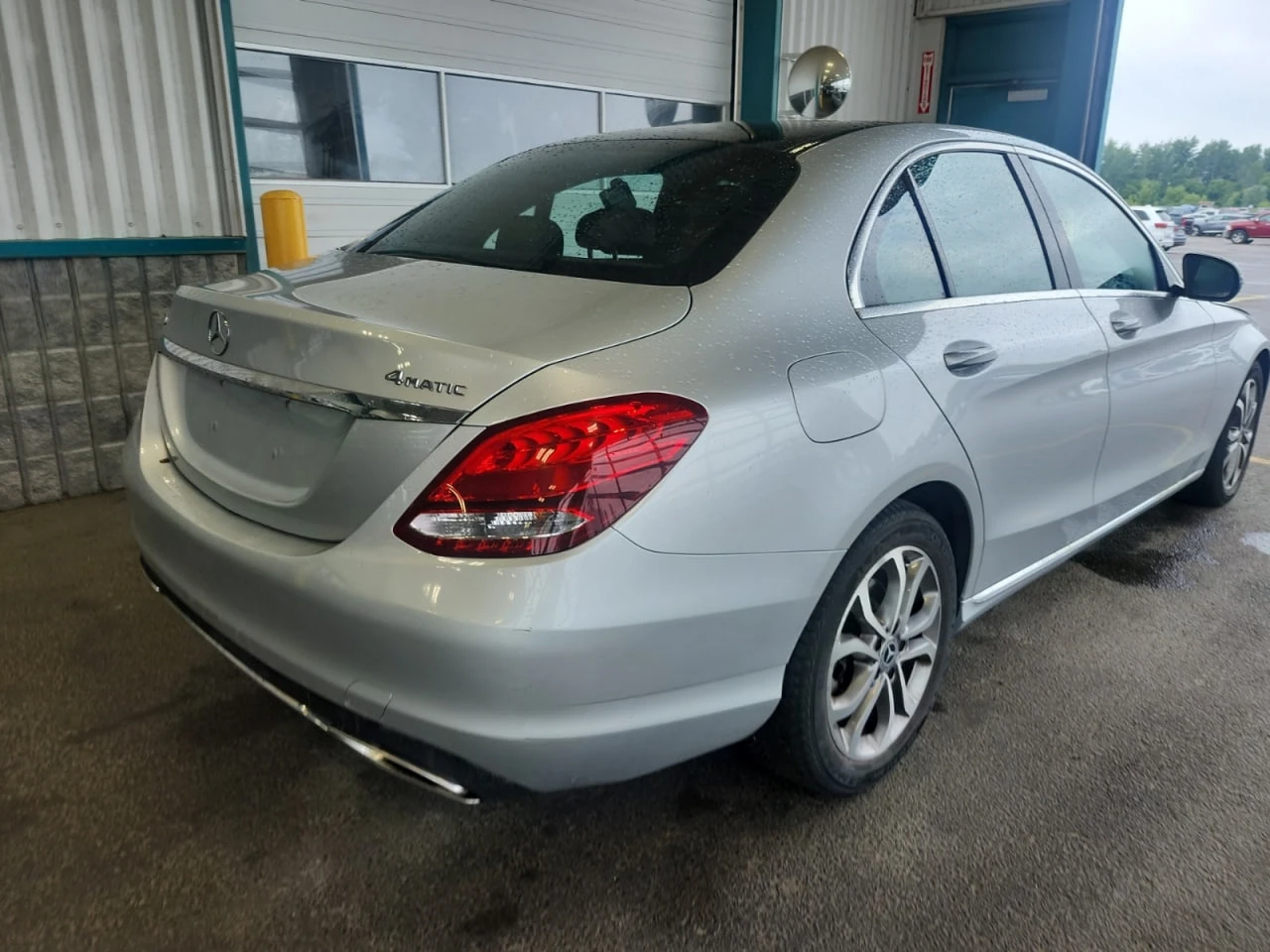Mercedes-Benz C 300 * CARFAX * АВТО КРЕДИТ * ЦЕНА ДО БГ! - изображение 3