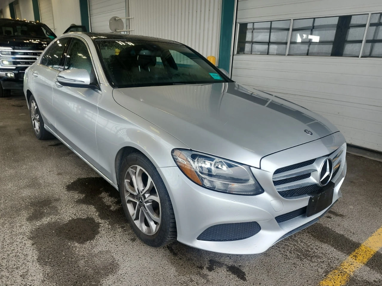 Mercedes-Benz C 300 * CARFAX * АВТО КРЕДИТ * ЦЕНА ДО БГ! - изображение 2