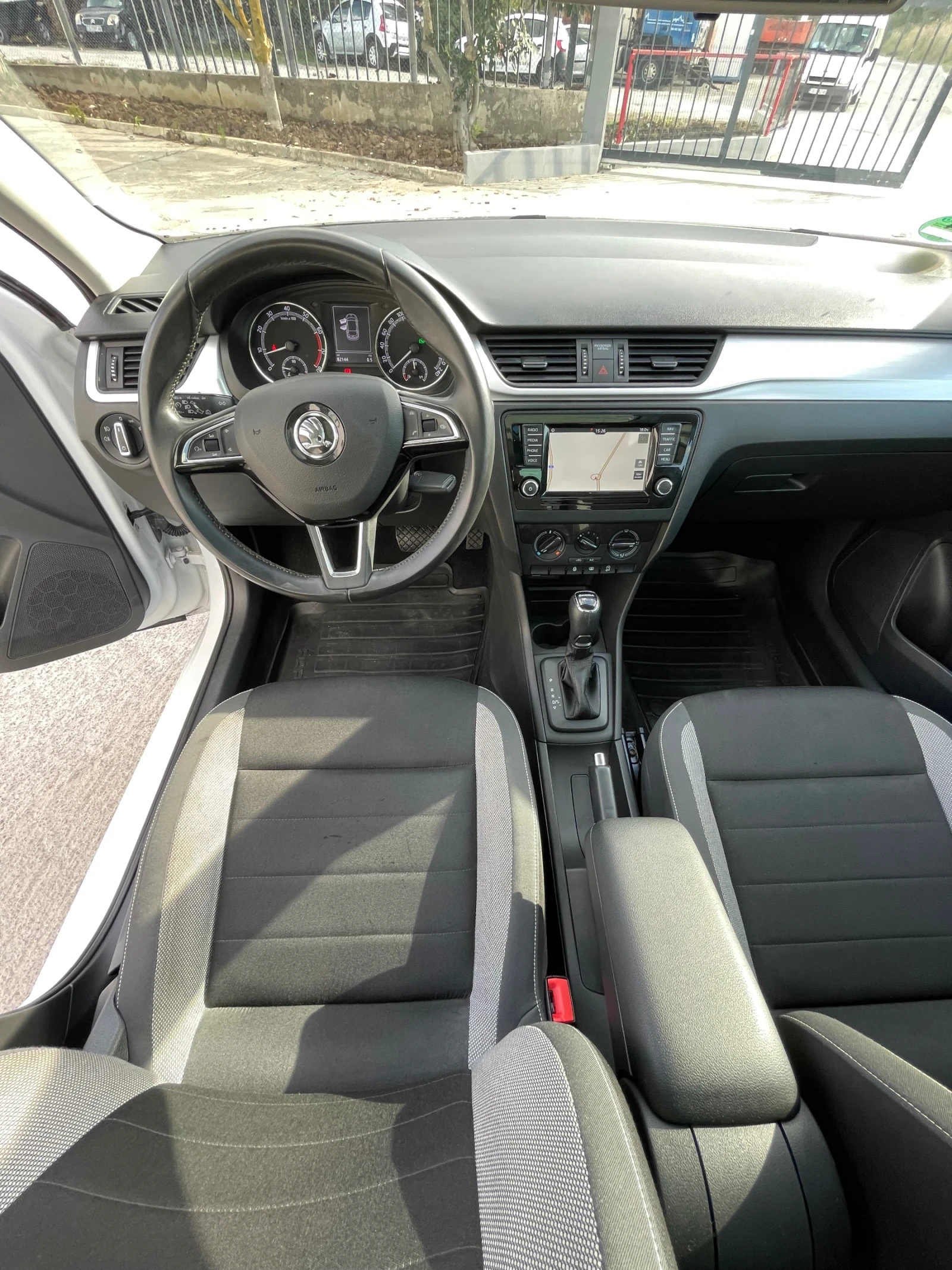 Skoda Rapid 1.4i-122к.с. | Mobile.bg — изображение 16
