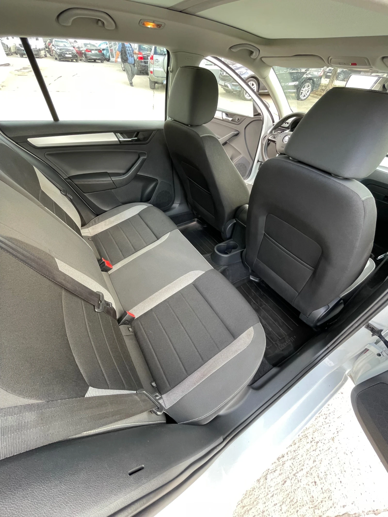 Skoda Rapid 1.4i-122к.с. | Mobile.bg — изображение 12