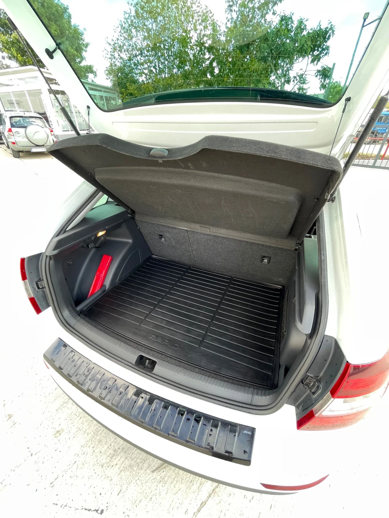 Skoda Rapid 1.4i-122к.с. | Mobile.bg — изображение 13