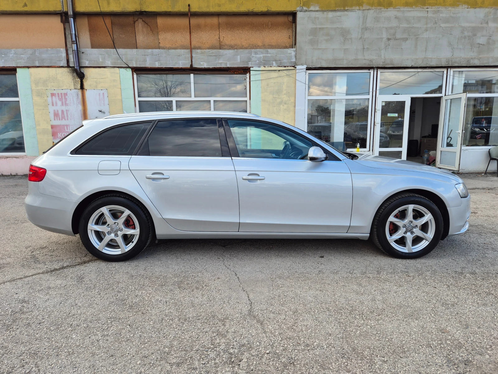 Audi A4 2.0TDI S-LINE FACELIFT 143КС  - изображение 4