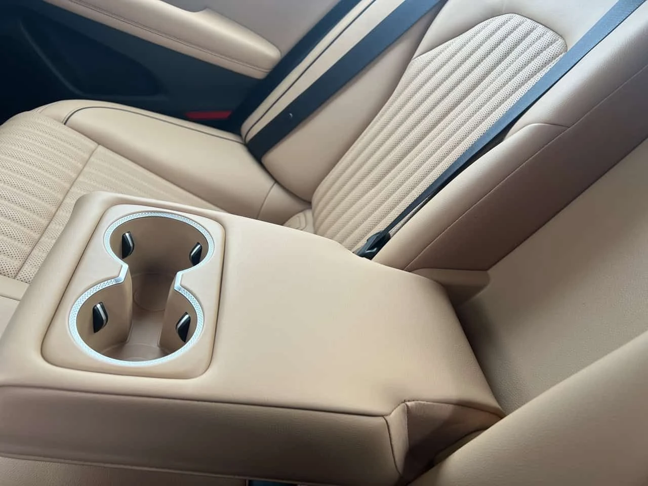 Genesis G70 * 2.5T * PANO* �������* KEYLESS*  | Mobile.bg � ����������� 15