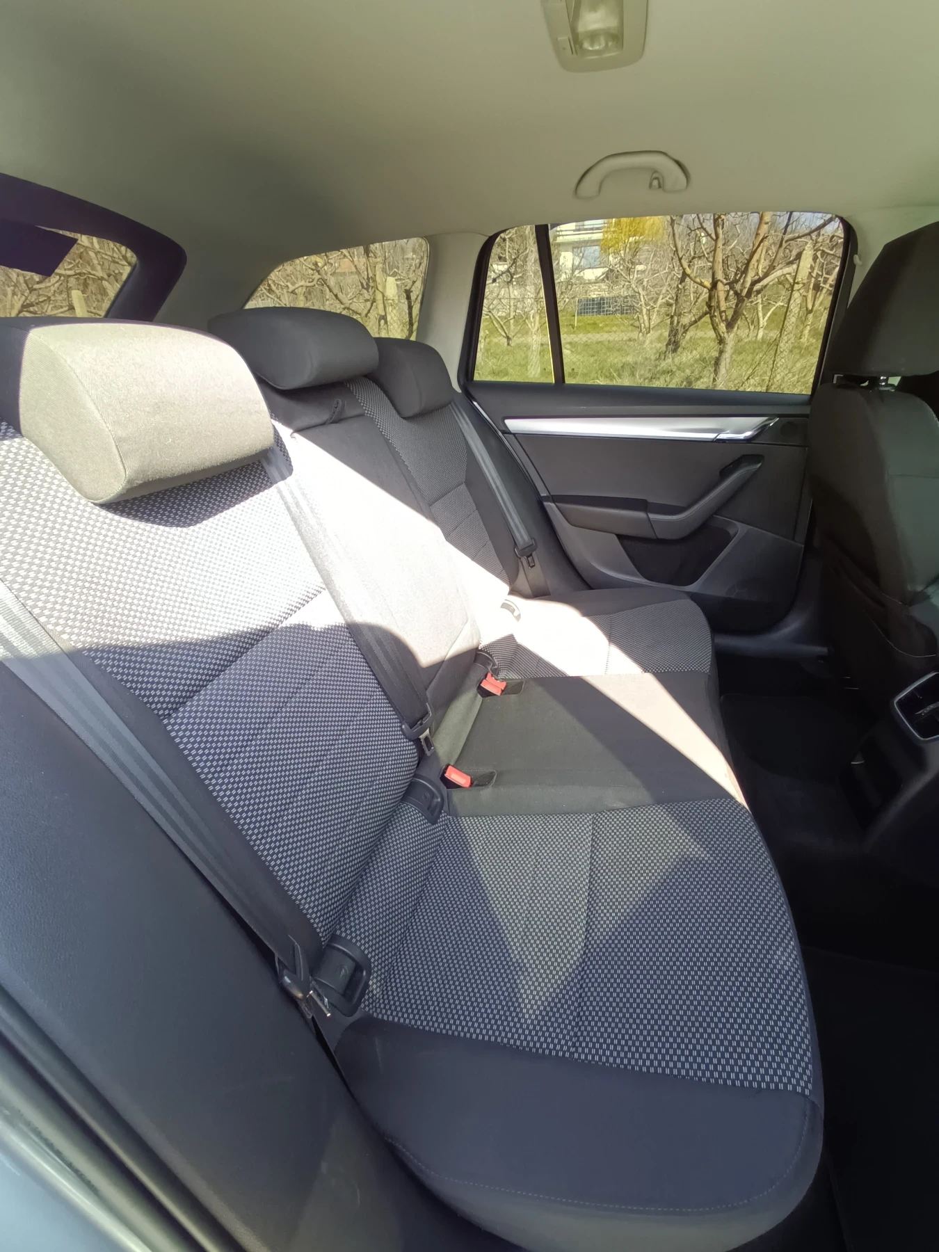 Skoda Octavia 1.6TDI DSG/NAVI/2ключа/хамелеон , снимка 8 - Автомобили и джипове - 53861573