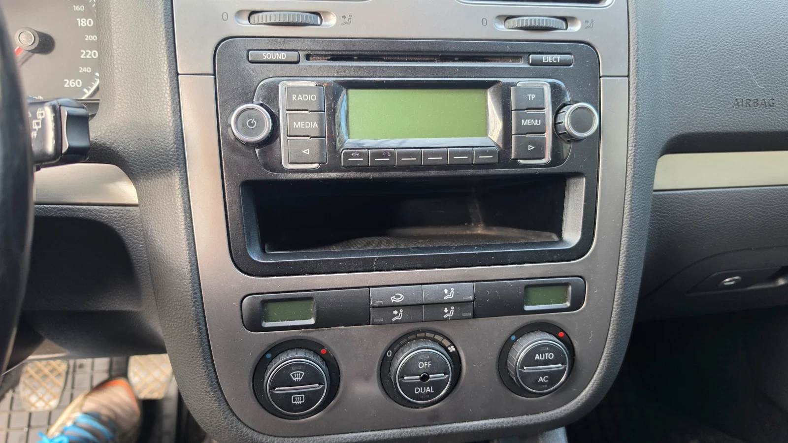 VW Golf 1.6 - ГАЗ, снимка 8 - Автомобили и джипове - 54086272