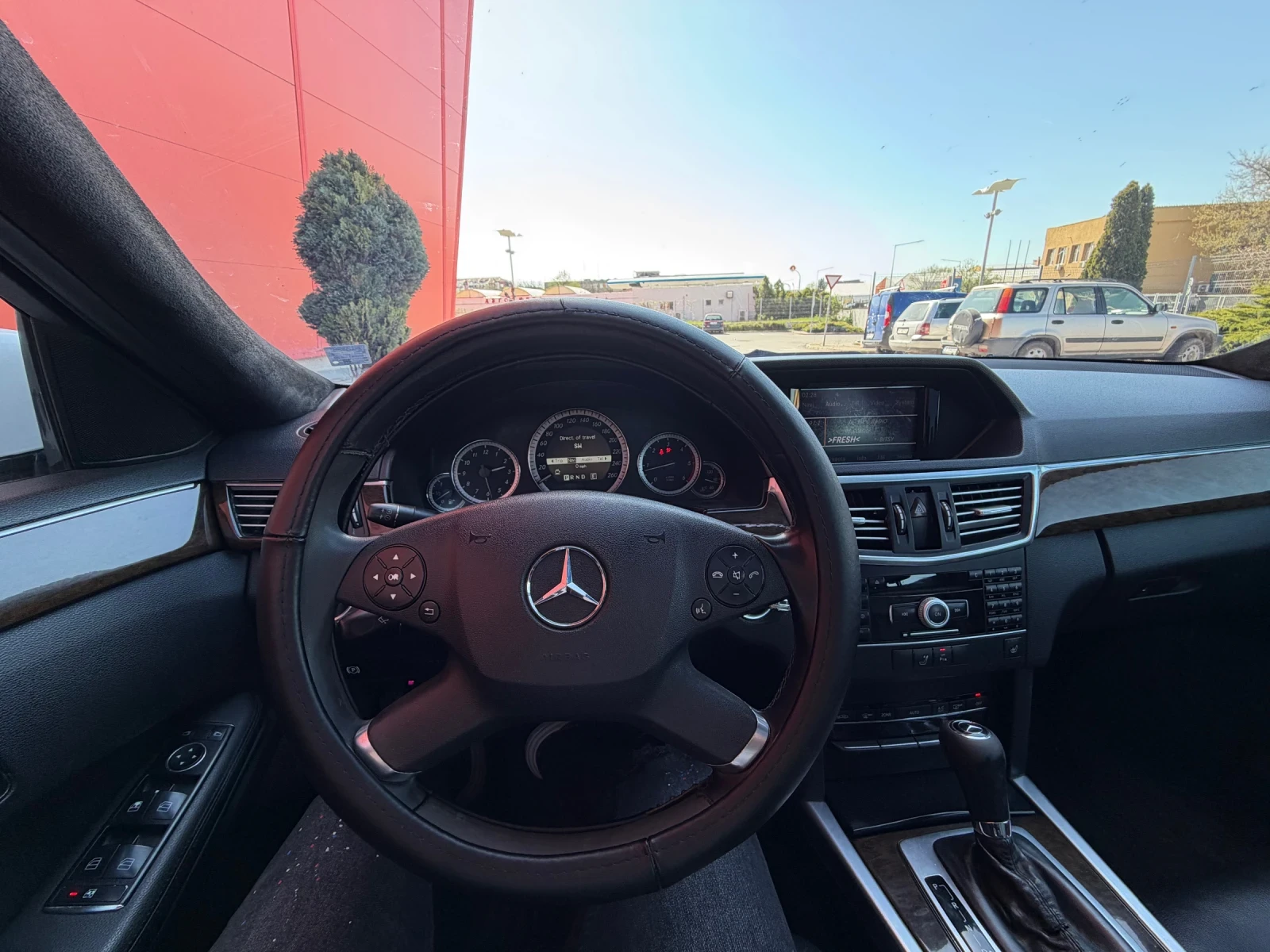 Mercedes-Benz E 220 БАРТЕР* AMG* 7G* LED, снимка 11 - Автомобили и джипове - 54087426