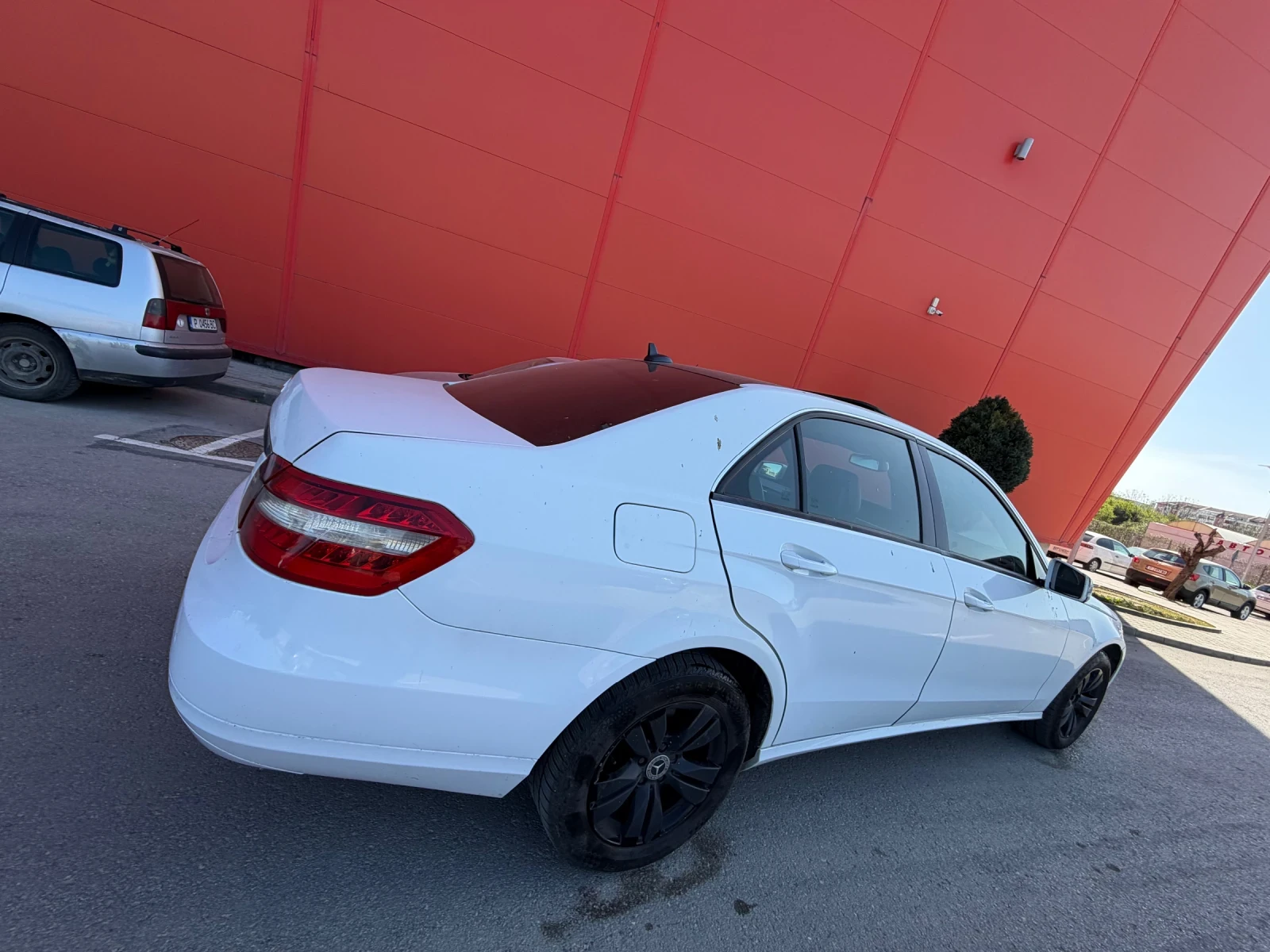 Mercedes-Benz E 220 БАРТЕР* AMG* 7G* LED, снимка 4 - Автомобили и джипове - 54087426