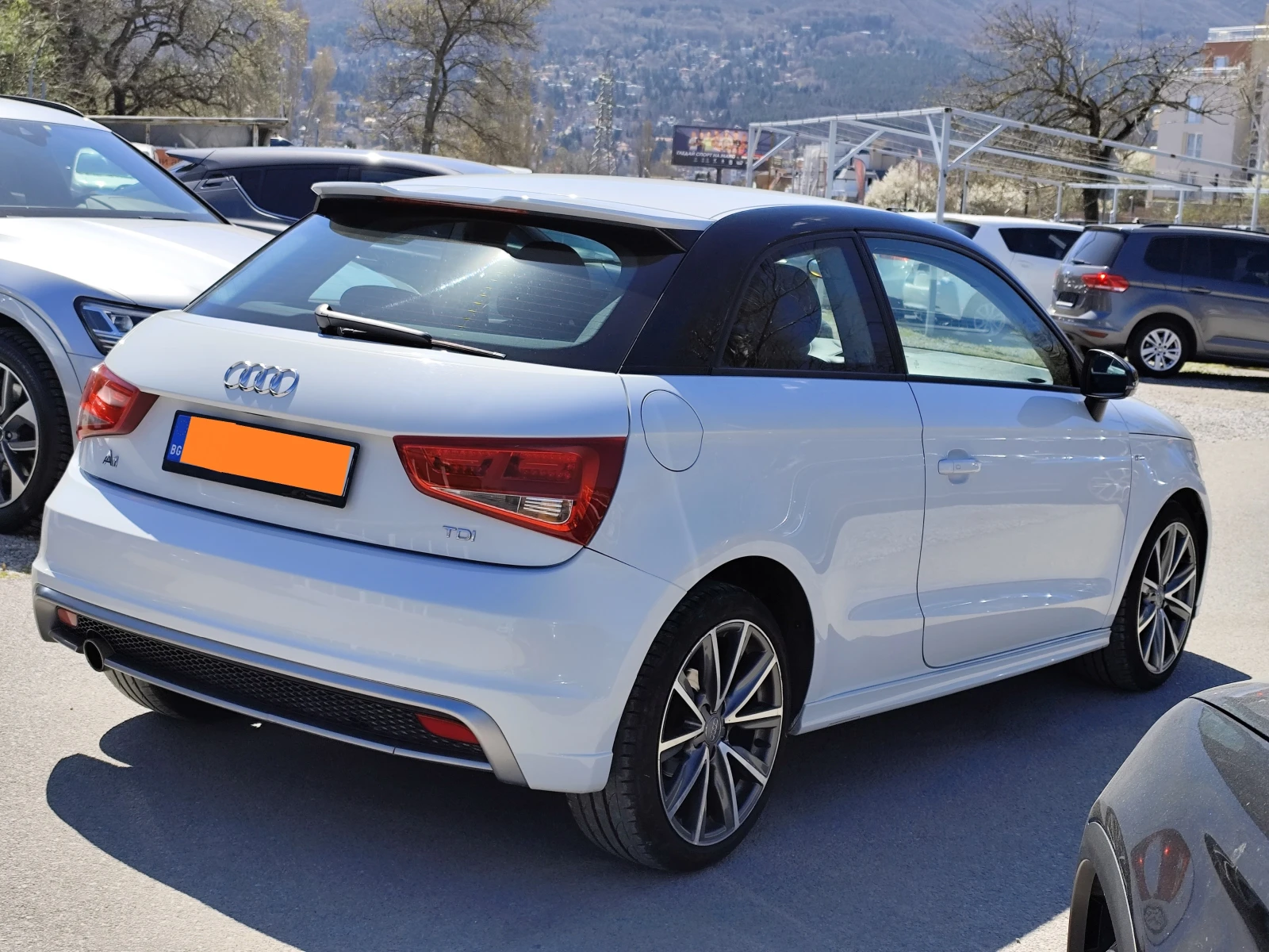 Audi A1 1.6TDi* S-LINE* LED/XENON* EURO5B* , снимка 4 - Автомобили и джипове - 54136185