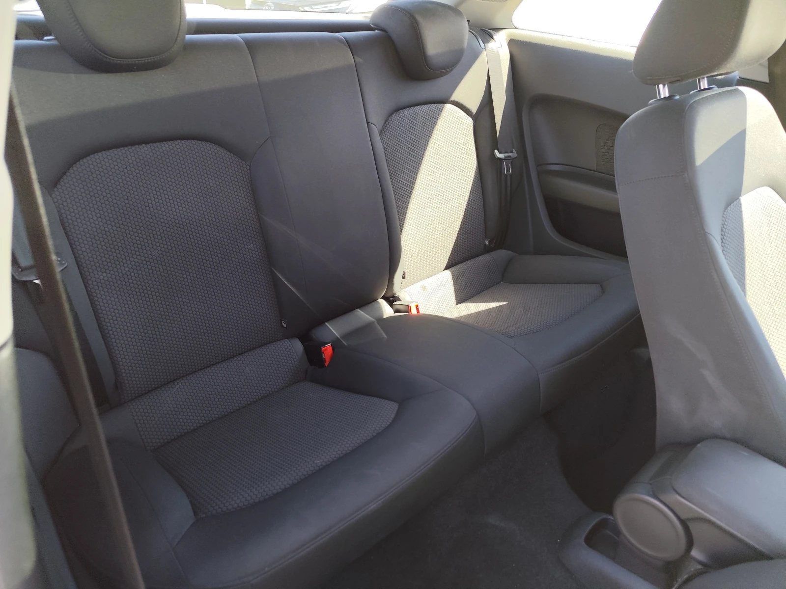 Audi A1 1.6TDi* S-LINE* LED/XENON* EURO5B* , снимка 10 - Автомобили и джипове - 54136185