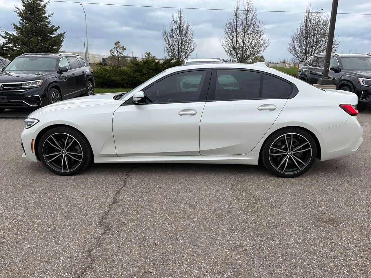 BMW 330 * FULL M PACK* ПРЕДСТАВИТЕЛСТВО НА VOLKSWAGEN* , снимка 3 - Автомобили и джипове - 54399038