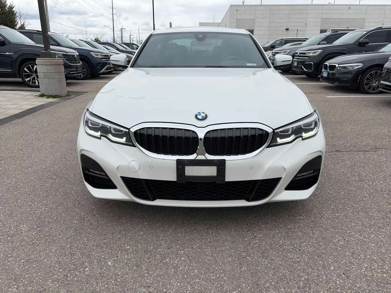 BMW 330 * FULL M PACK* ПРЕДСТАВИТЕЛСТВО НА VOLKSWAGEN* , снимка 2 - Автомобили и джипове - 54399038