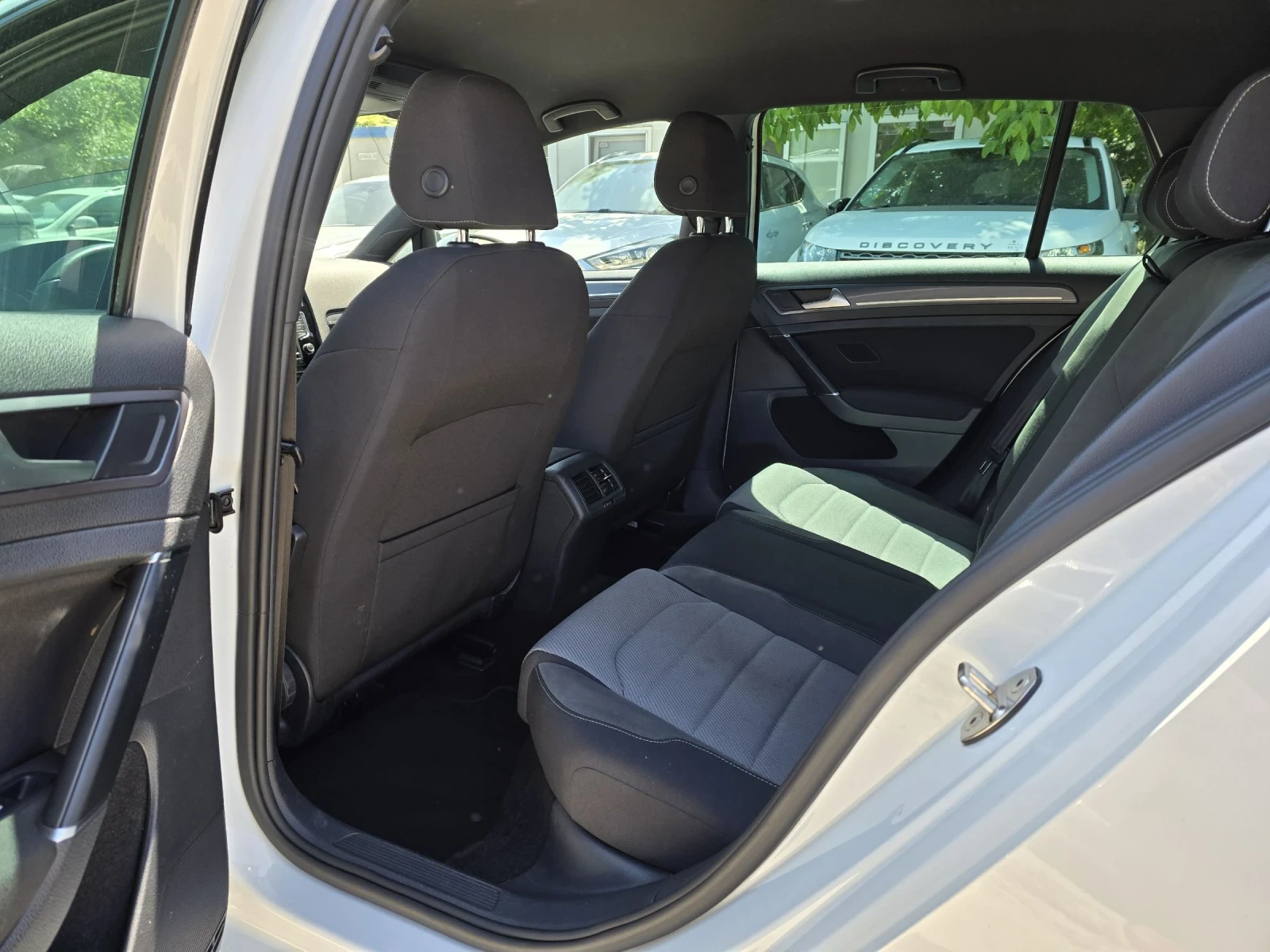 VW Golf 1.6TDI 110к.с R-line Топ състояние , снимка 11 - Автомобили и джипове - 54700394