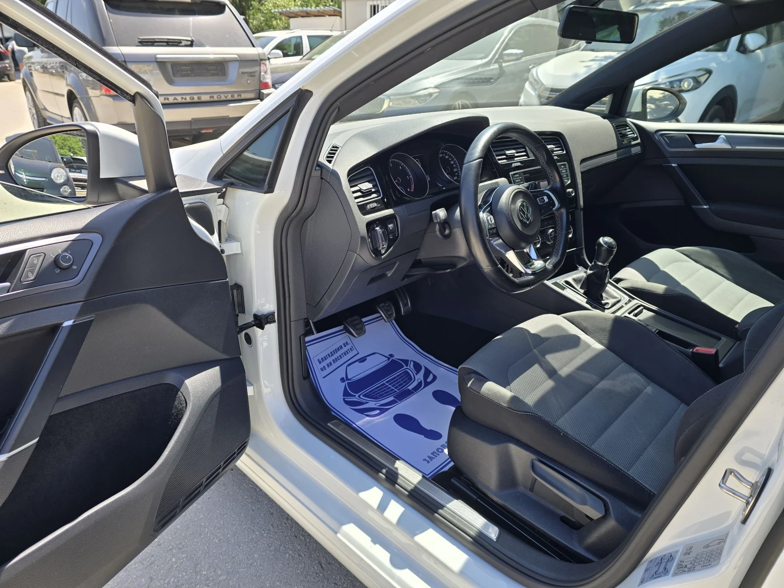 VW Golf 1.6TDI 110к.с R-line Топ състояние , снимка 10 - Автомобили и джипове - 54700394