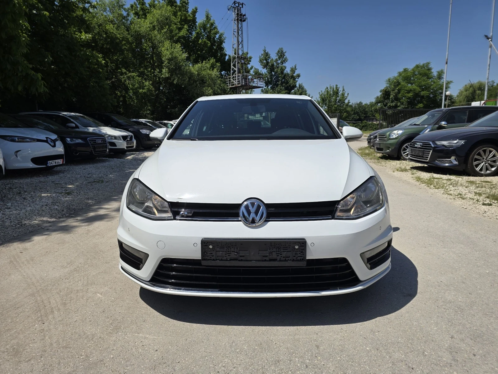 VW Golf 1.6TDI 110к.с R-line Топ състояние , снимка 5 - Автомобили и джипове - 54700394