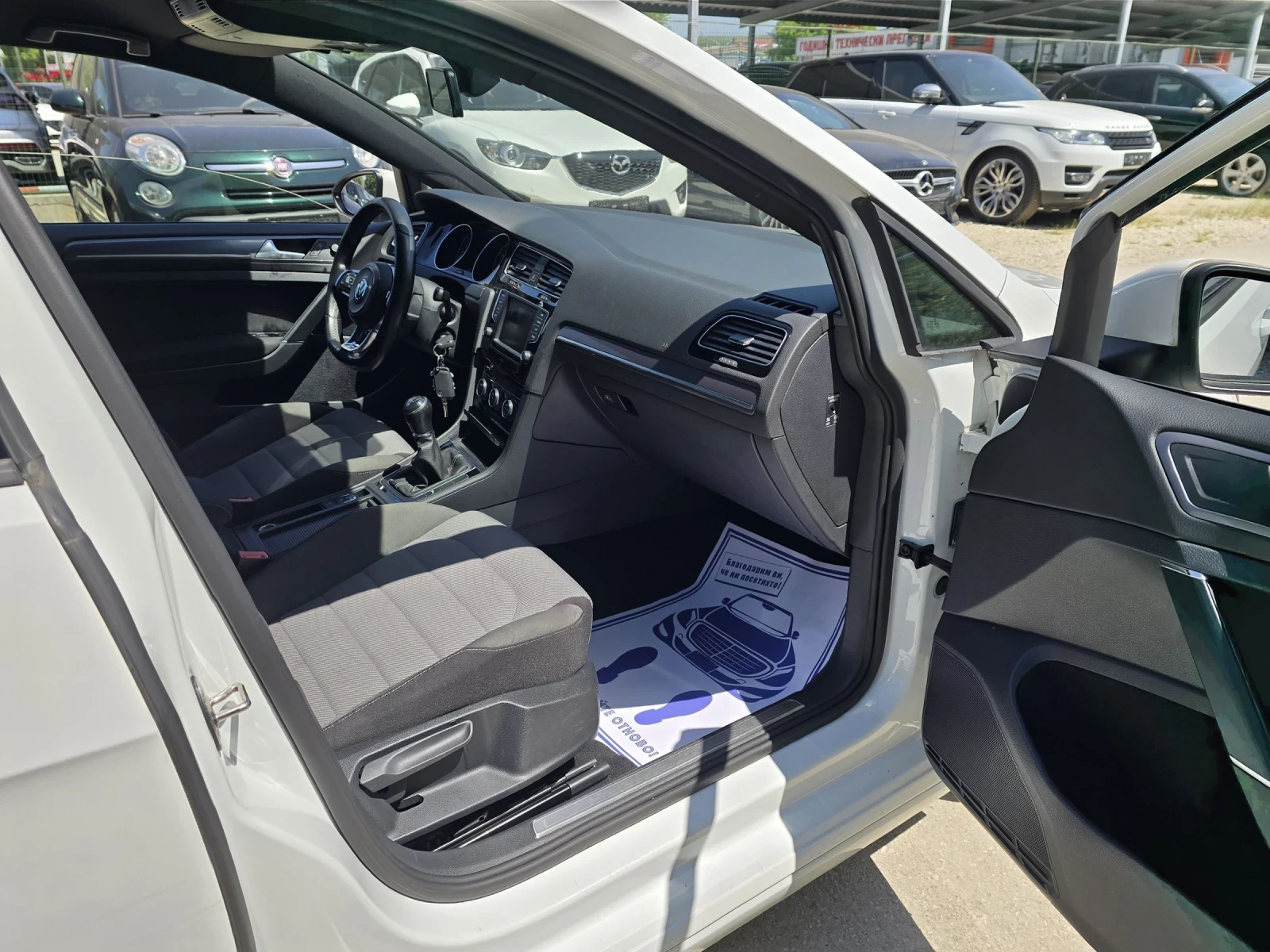 VW Golf 1.6TDI 110к.с R-line Топ състояние , снимка 13 - Автомобили и джипове - 54700394