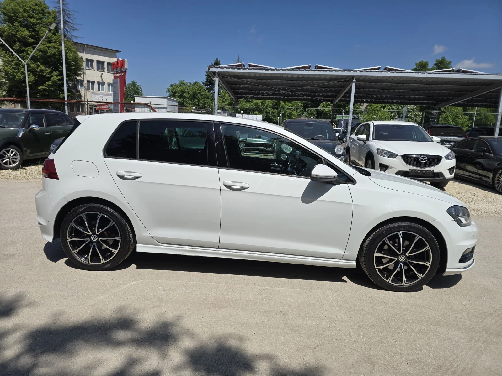 VW Golf 1.6TDI 110к.с R-line Топ състояние , снимка 8 - Автомобили и джипове - 54700394