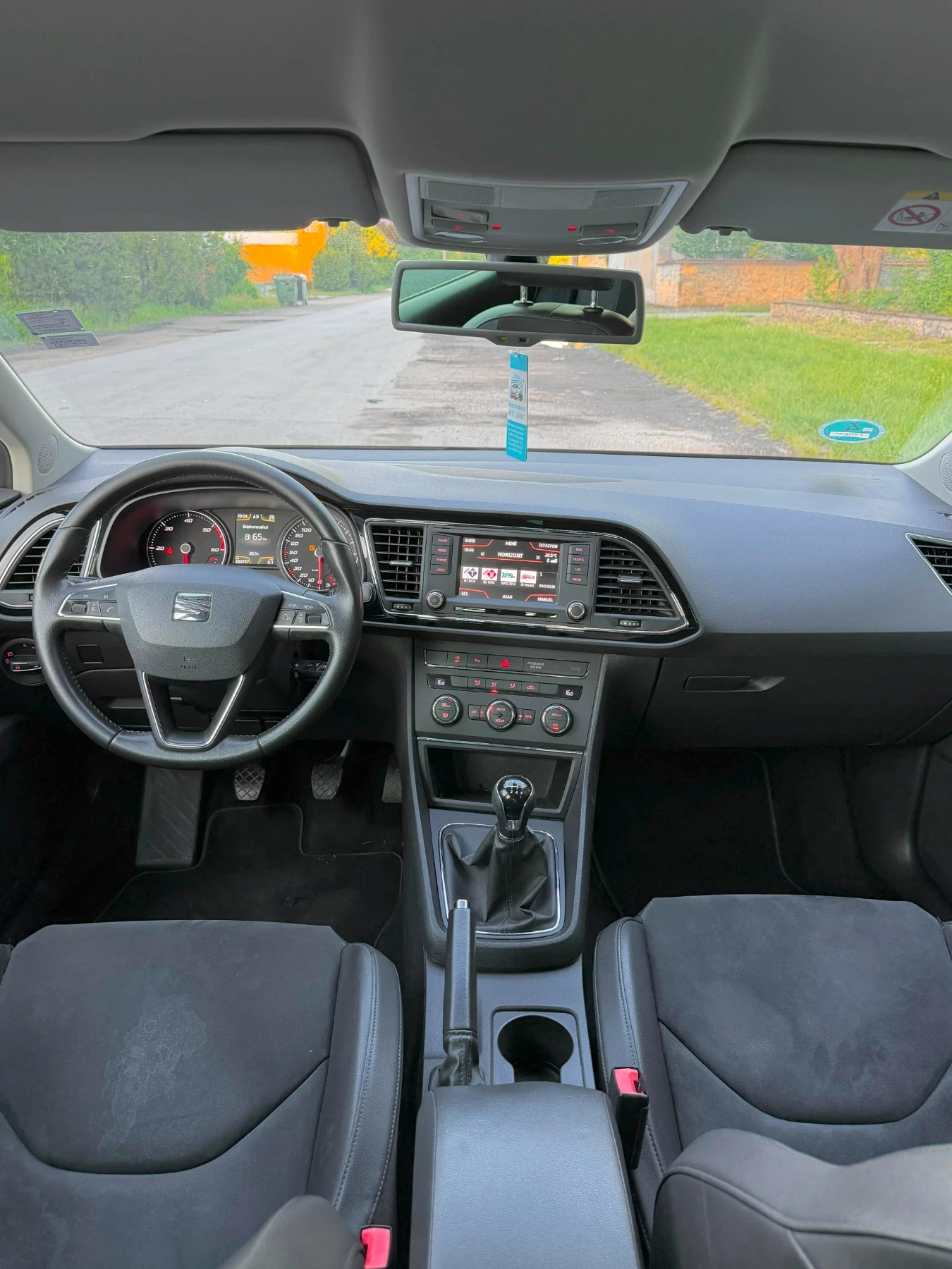Seat Leon 1.6TDI, снимка 13 - Автомобили и джипове - 54721930