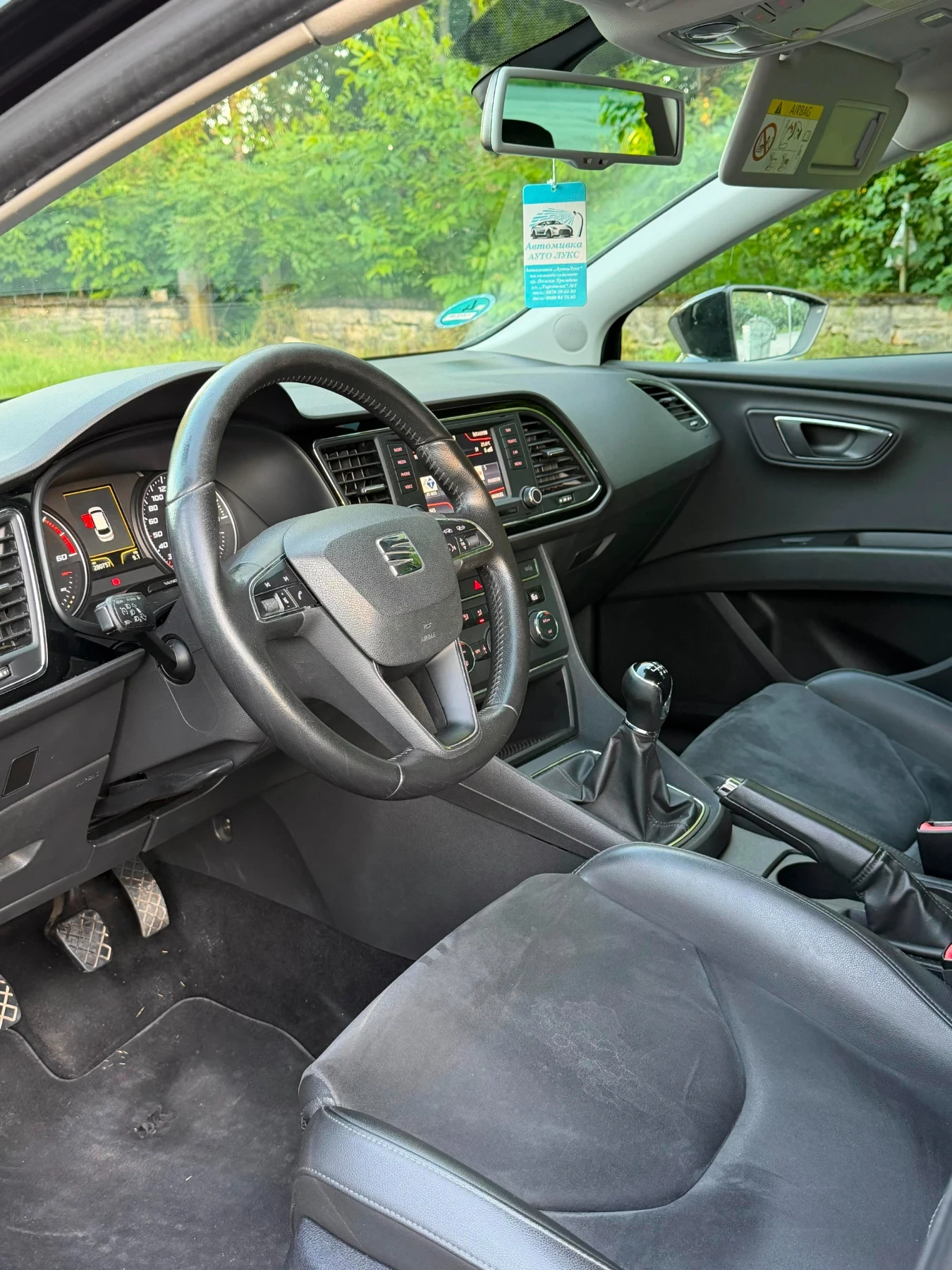 Seat Leon 1.6TDI, снимка 9 - Автомобили и джипове - 54721930