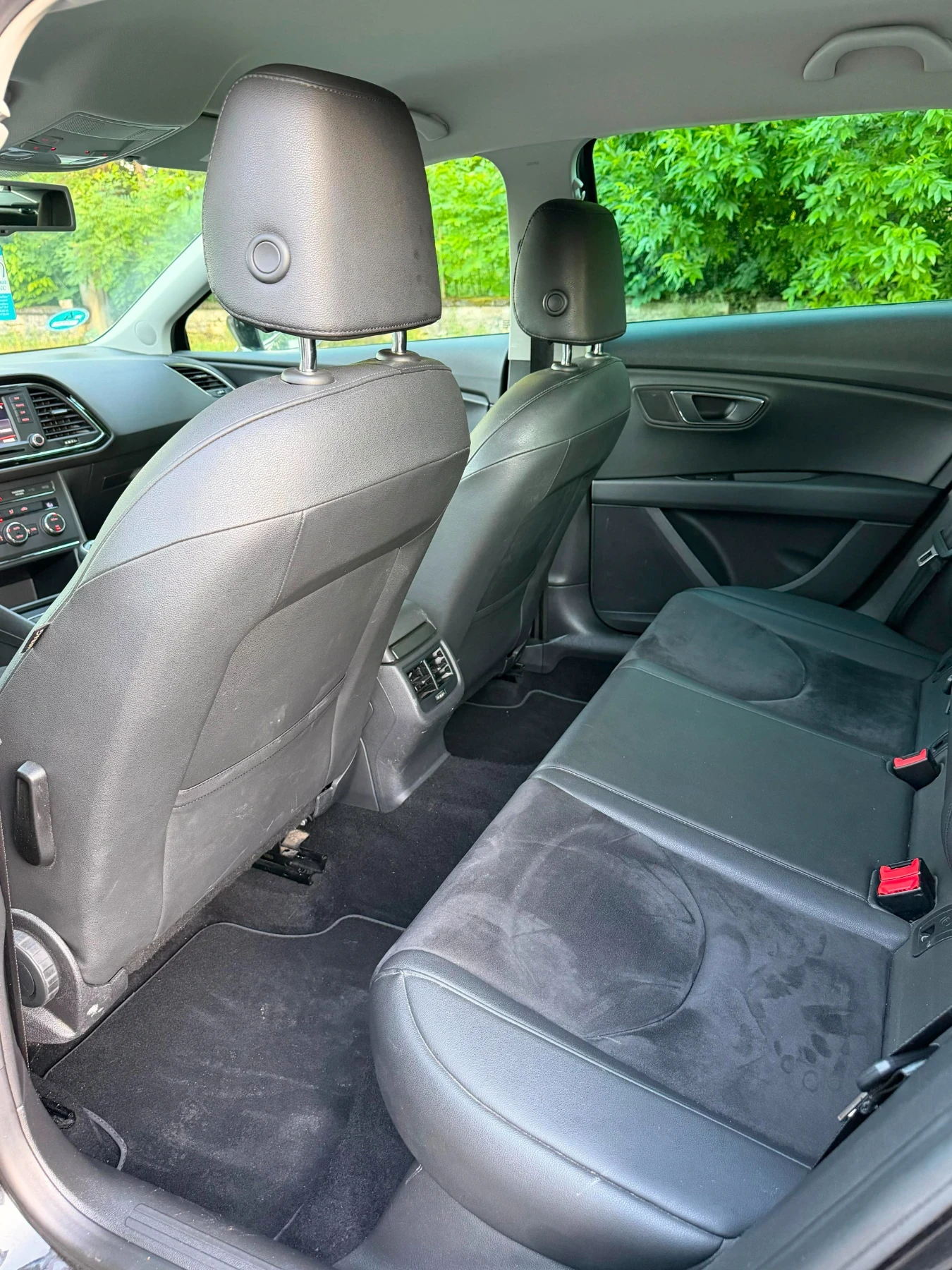 Seat Leon 1.6TDI, снимка 11 - Автомобили и джипове - 54721930