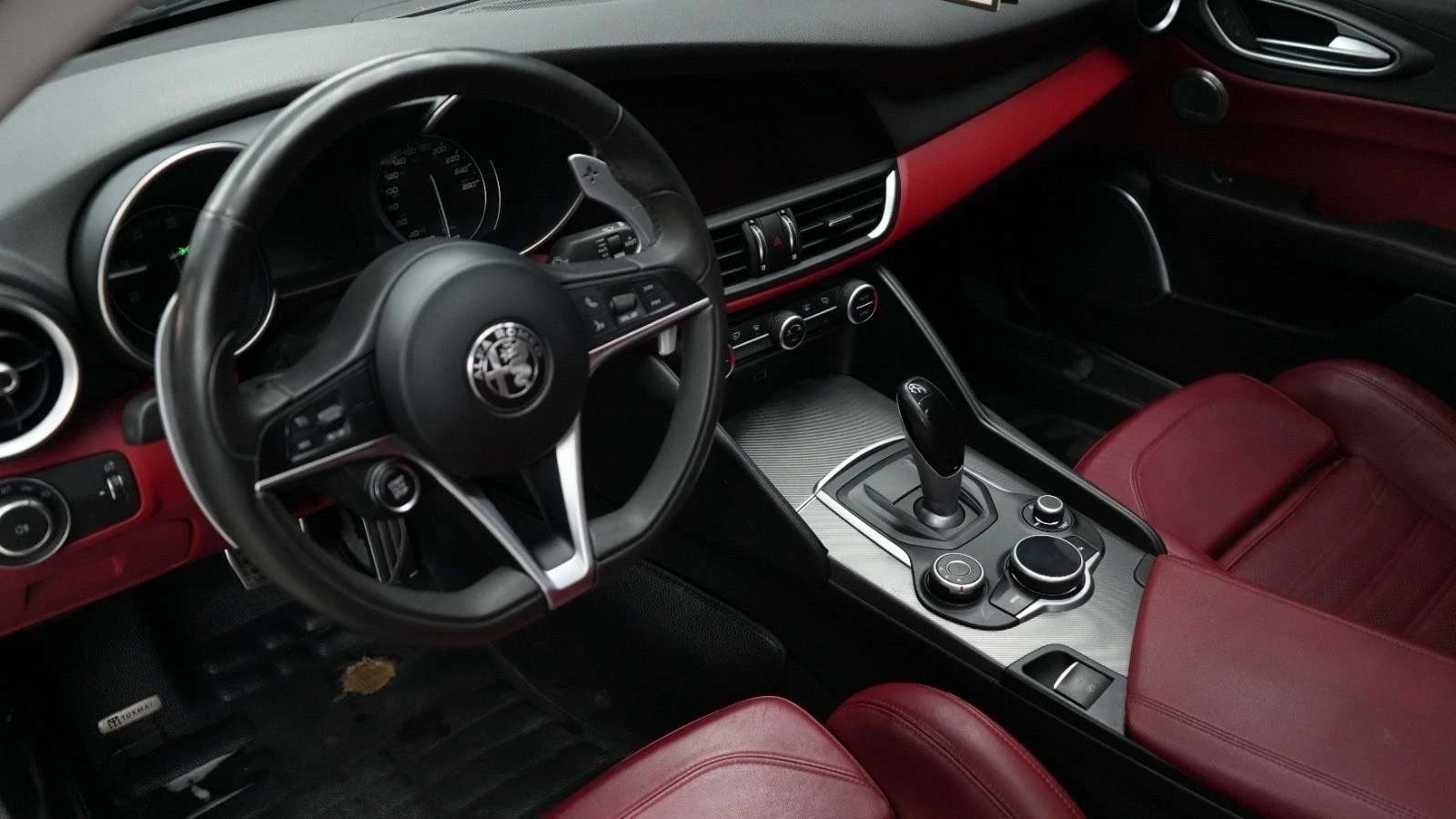 Alfa Romeo Giulia CARFAX / ПАНО / ЦЕНА ДО БГ, снимка 14 - Автомобили и джипове - 54875372