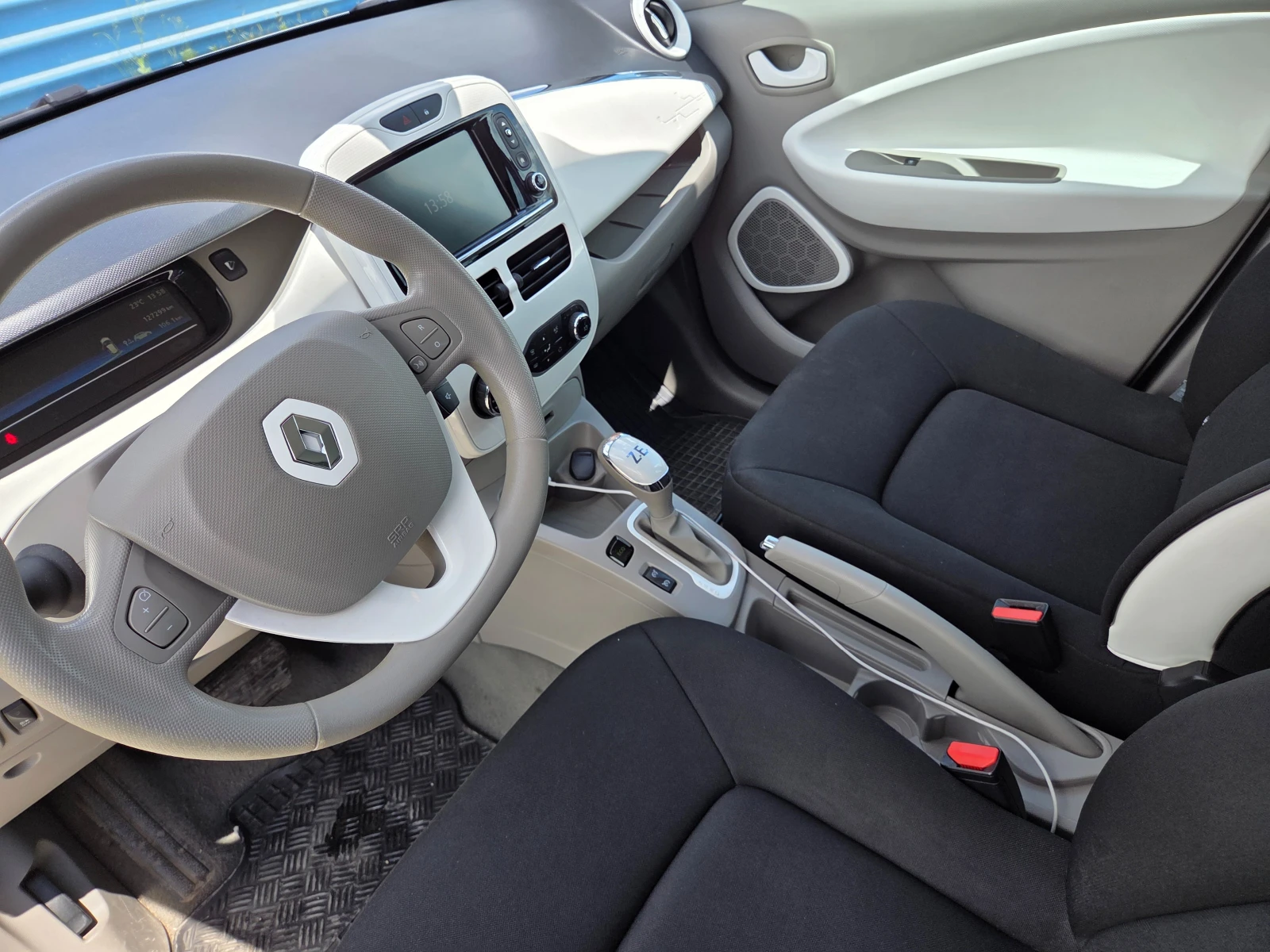 Renault Zoe, снимка 8 - Автомобили и джипове - 54959135