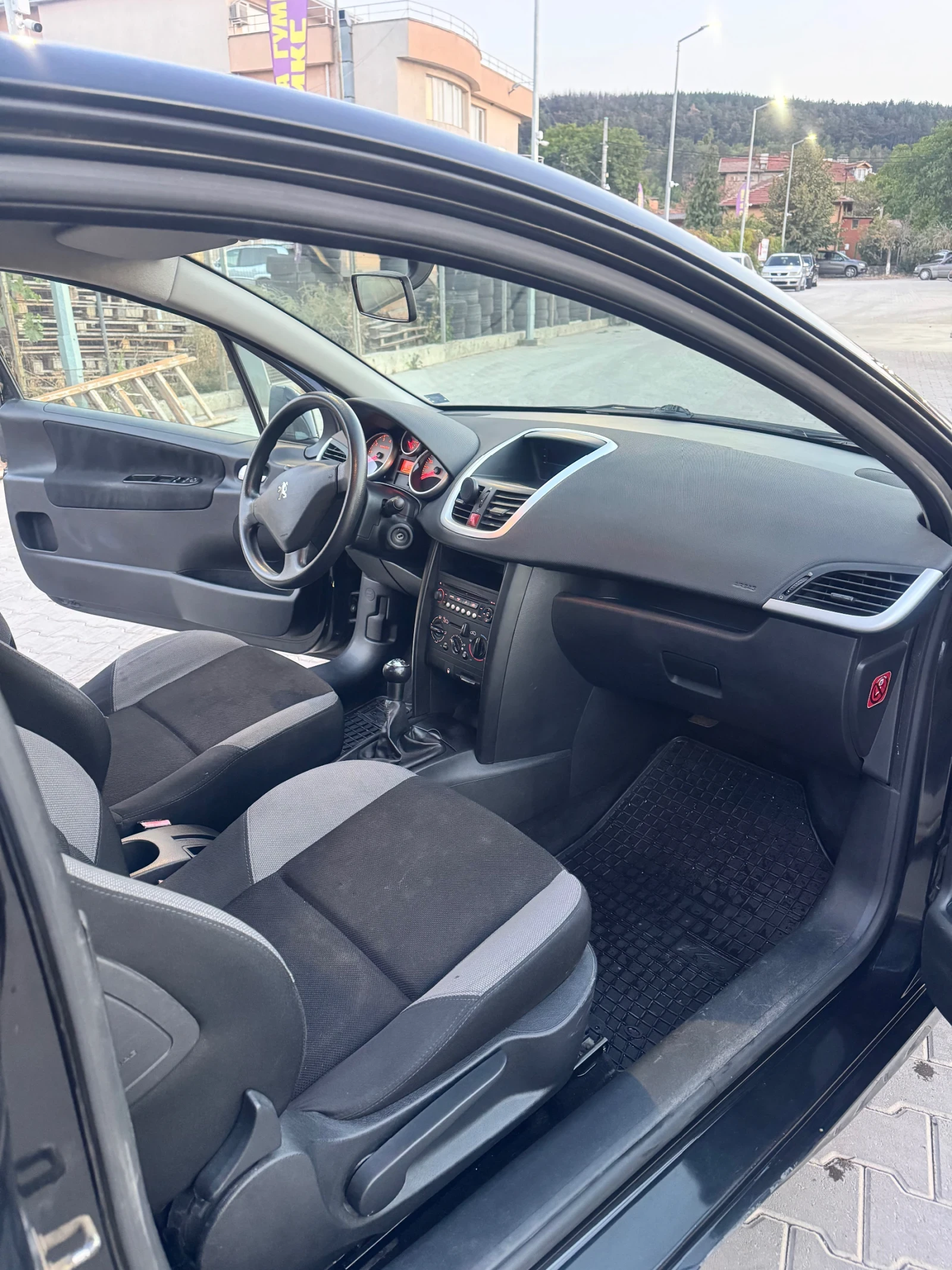 Peugeot 207, снимка 10 - Автомобили и джипове - 55849857