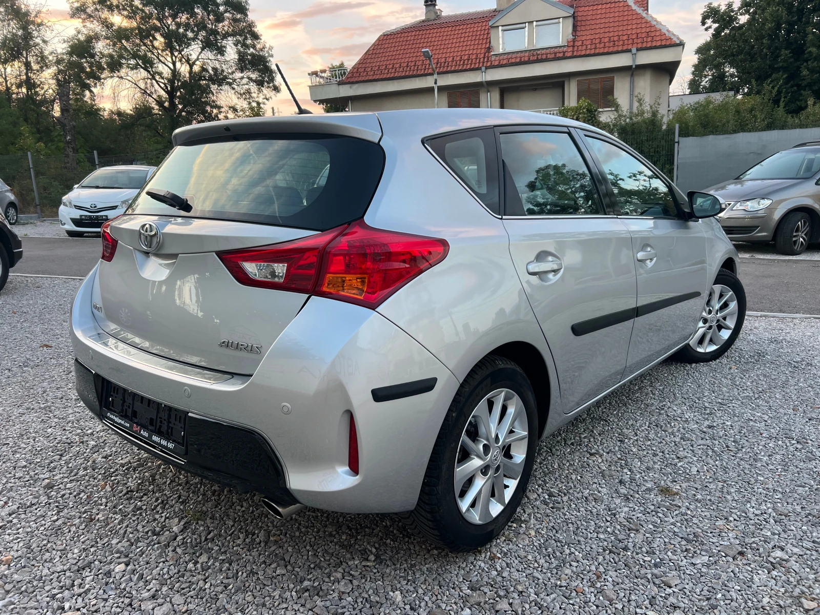 Toyota Auris 1.6-УНИКАТ!!!, снимка 4 - Автомобили и джипове - 56074530